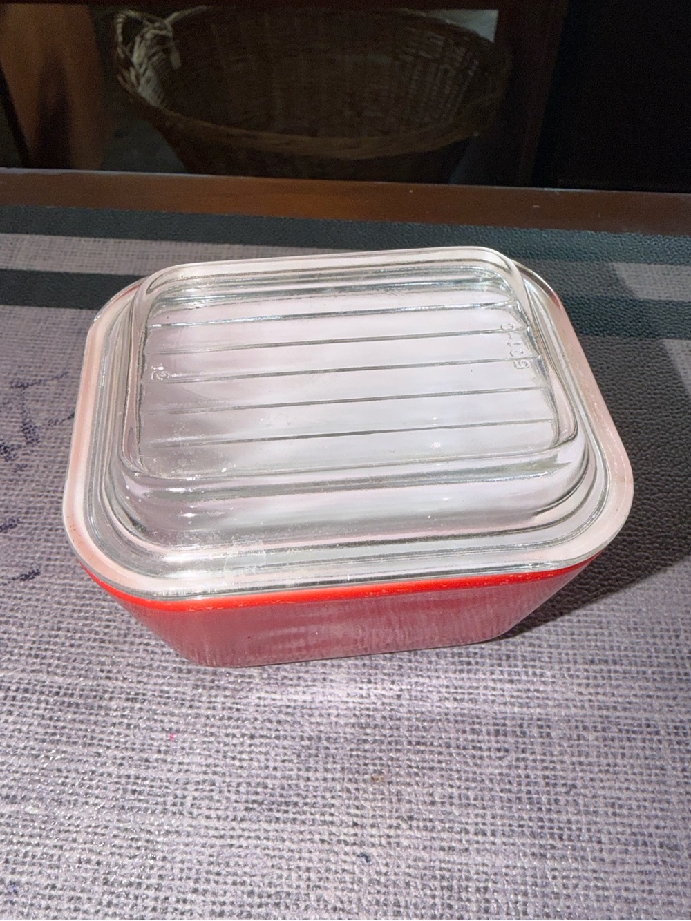 Vintage Pyrex red refrigerator dish - Picture 2 of 10